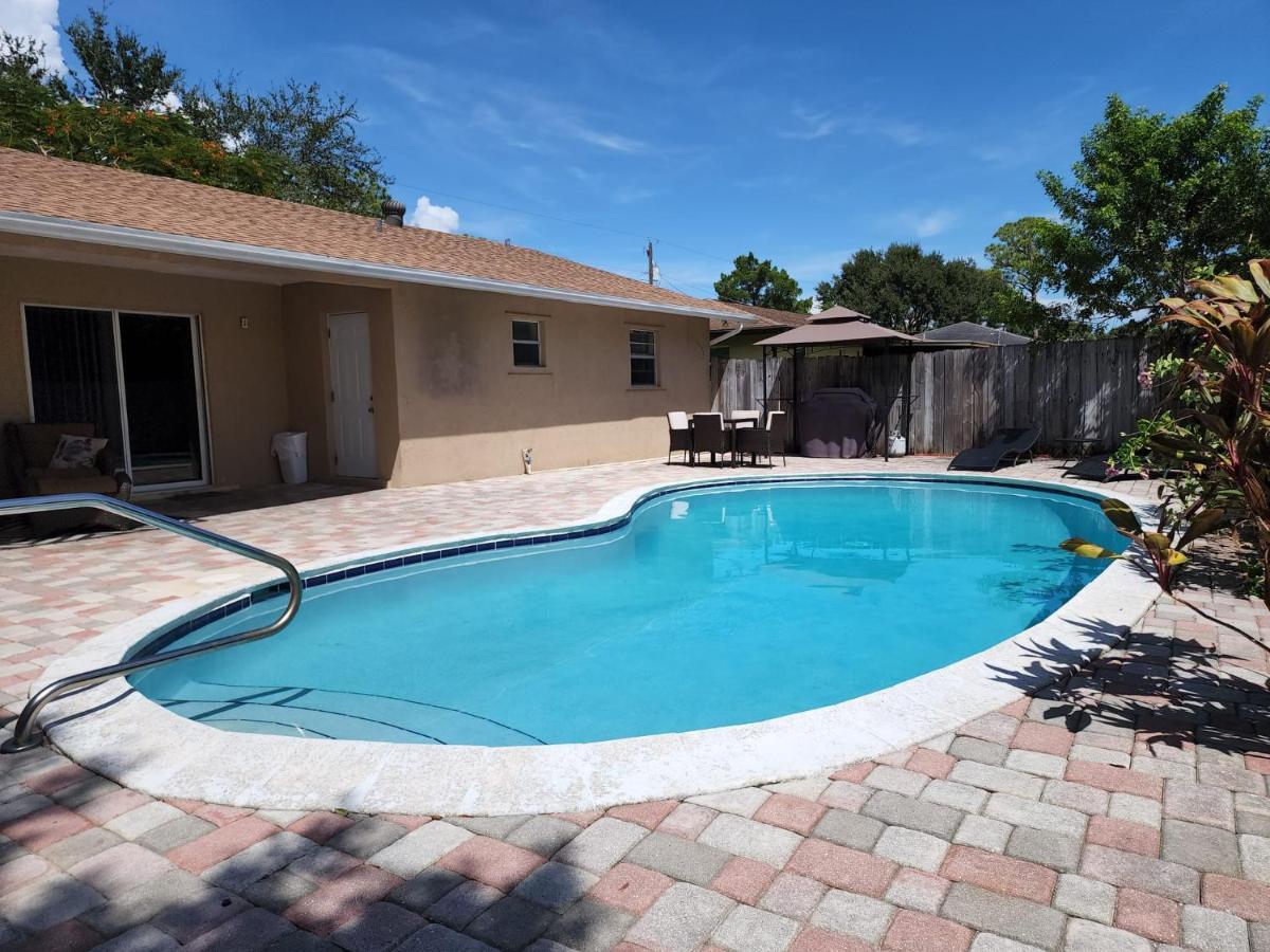 Pool Home Near Beach And River Fort Pierce Exterior photo