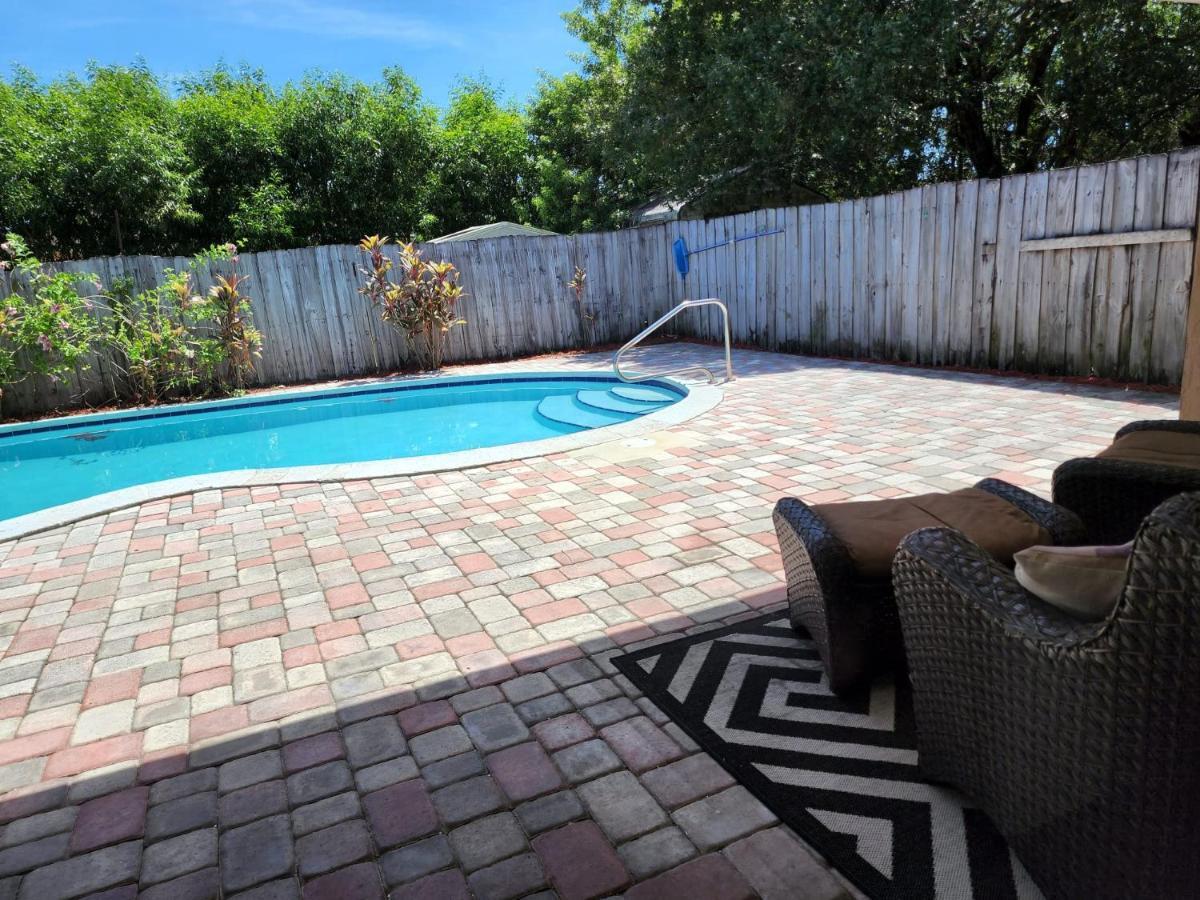 Pool Home Near Beach And River Fort Pierce Exterior photo