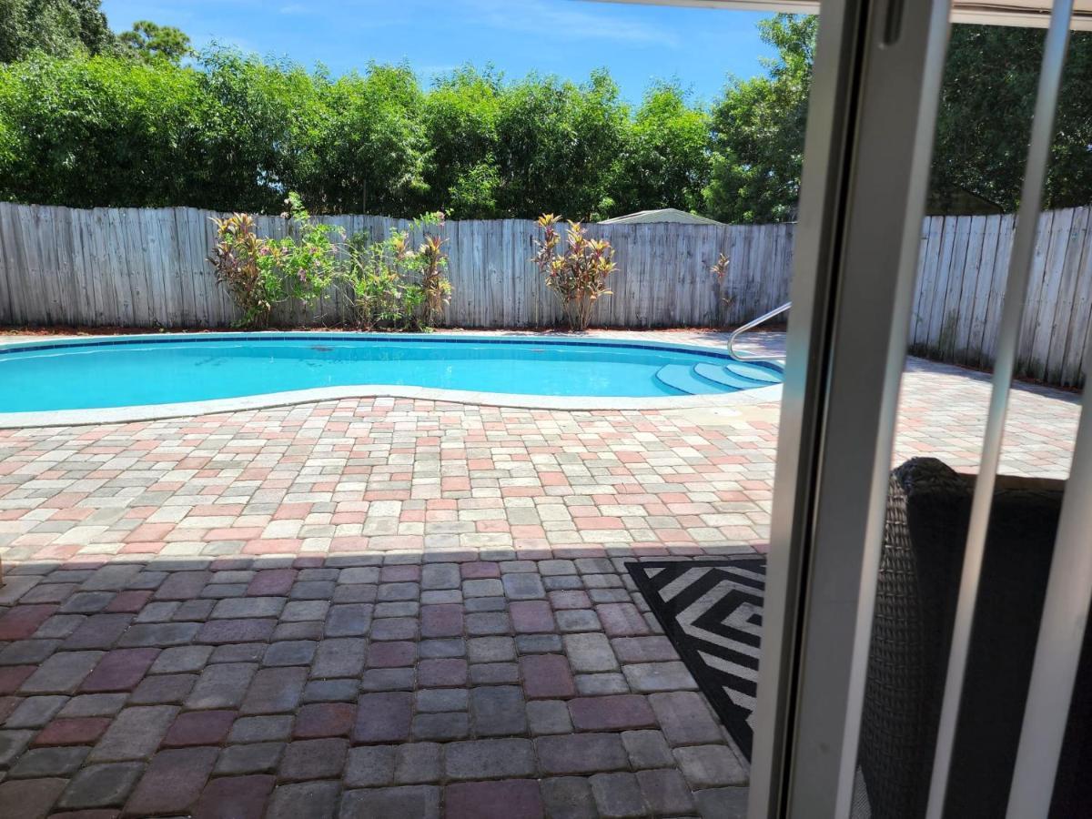 Pool Home Near Beach And River Fort Pierce Exterior photo